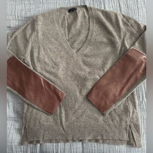 J. Crew V-Neck wool Sweater in Gray with Brown leather Patches L oversized fit